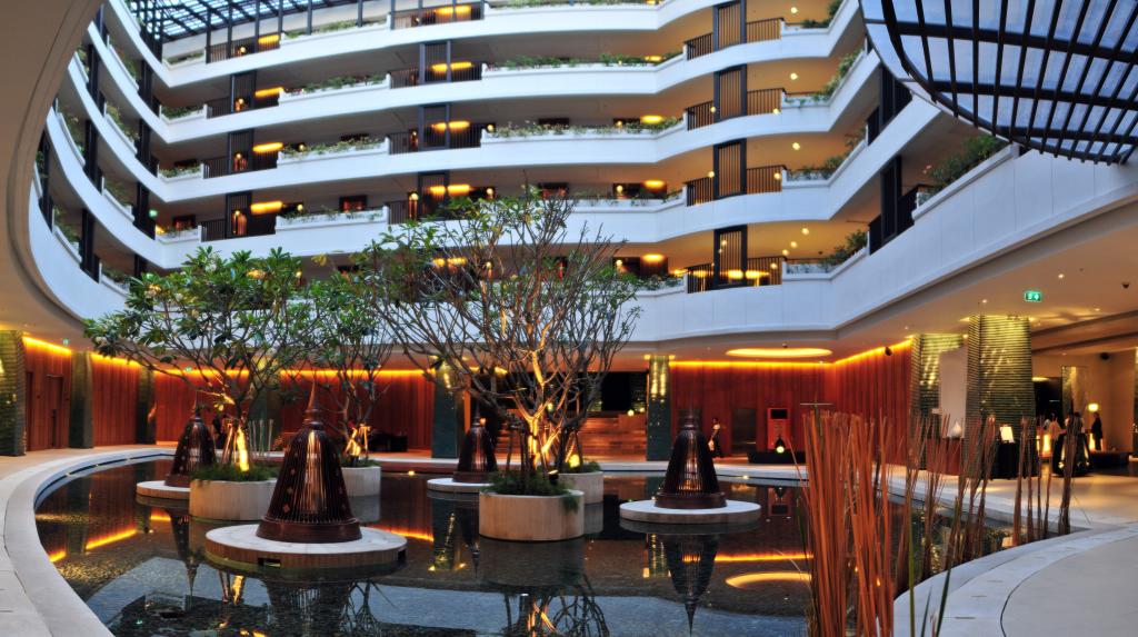http://www.travelonline.com/thailand/phuket/accommodation/millennium-resort-patong-phuket/lakeside-lobby-39234.jpg