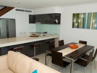 Kitchen & Dining Area