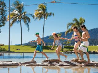 At Whitsunday Vista Holiday Apartments