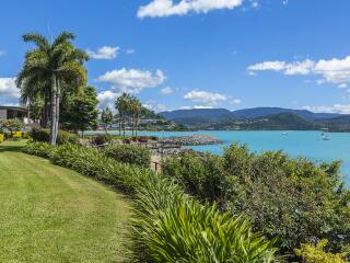 Mirage Whitsundays Boardwalk