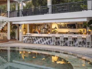 Bar and Azaa Restaurant
