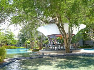 Pool Bar
