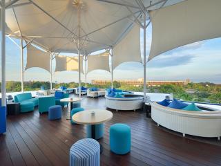 BLU Lounge