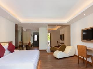 Grand Villa - Master Bedroom