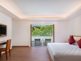 Grand Villa - Master Bedroom