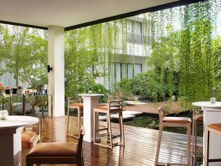 Garden Lounge Daytime