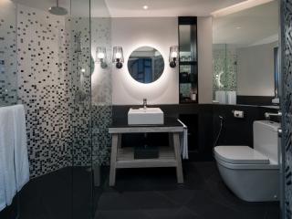 Deluxe Premium Bathroom