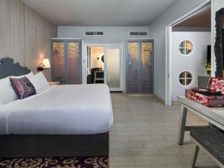 Roxity Family Suite Bedroom
