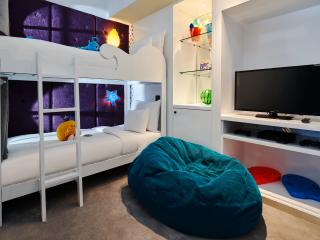 Roxity Family Suite Kids Room