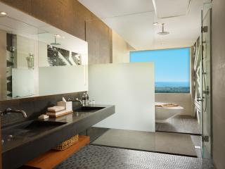 Deluxe Ocean View Bathroom
