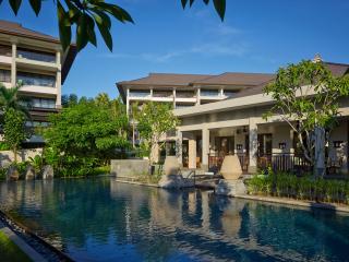 Club Lounge Swimming Pool