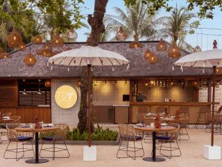 Toya Beach Bar & Grill