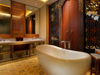 Suite Bathroom