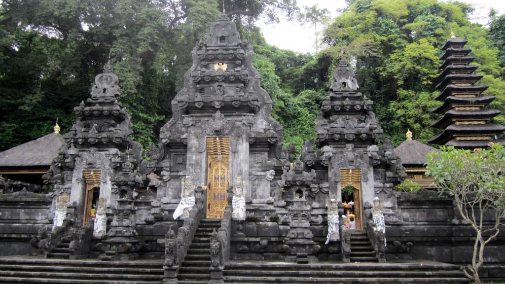 Goa Lawah