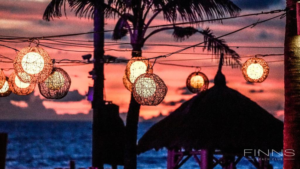 Finns Beach Club - Sunset