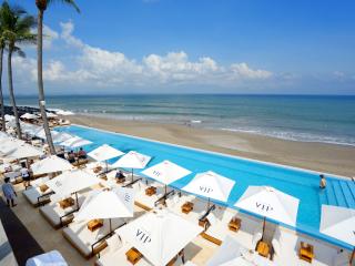 Finns Beach Club Oceanfront Pool & Beds