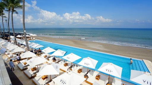 Finns Beach Club Oceanfront Pool & Beds
