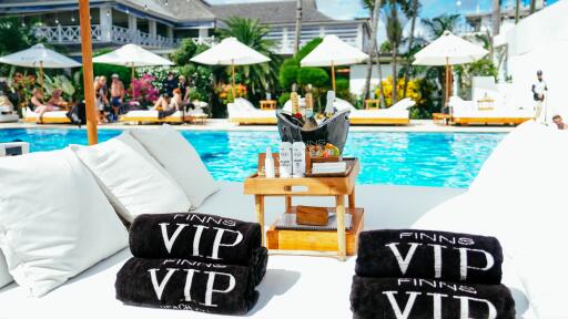 Finns Beach Club VIP Daybed