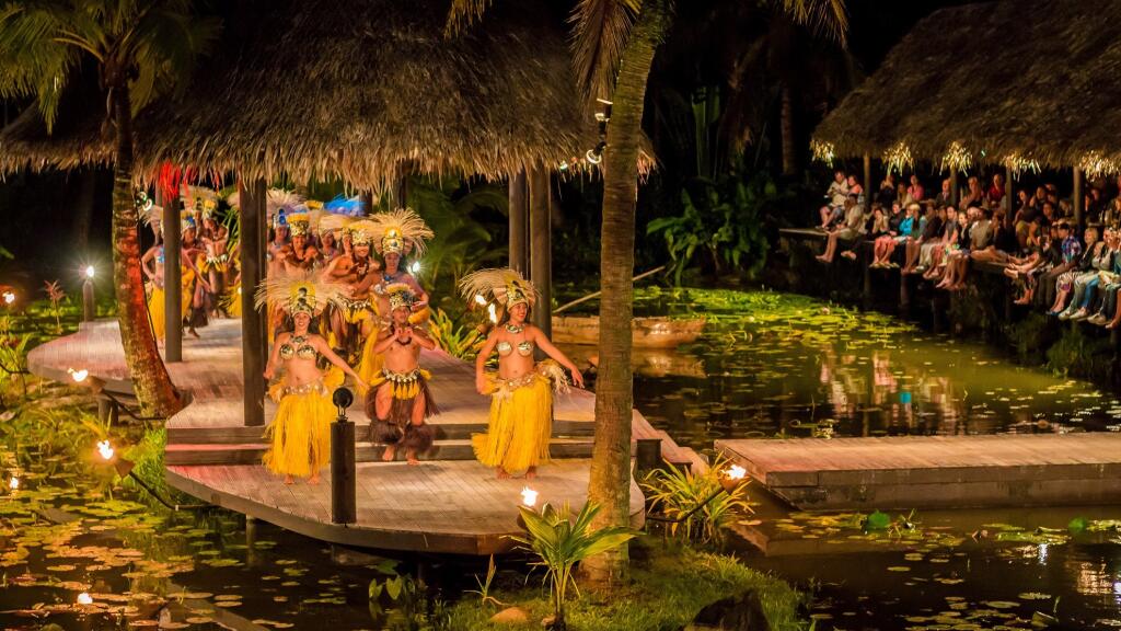 Te Vara Nui Over-Water Night Show & Dinner