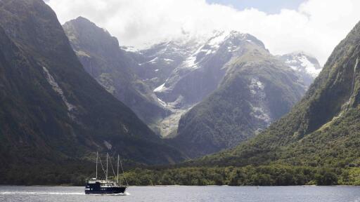 Milford Sound Coach & Cruise - Milford Mariner