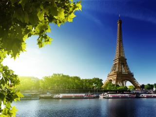 Seine River with Eiffel Tower, Paris, France