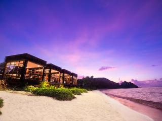 Mana Island Resort Sand Bar