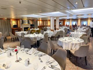 MS Caledonian Sky Dining Room