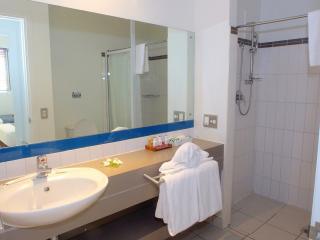 2 & 3 Bedroom Apartment Kitchen Bathroom