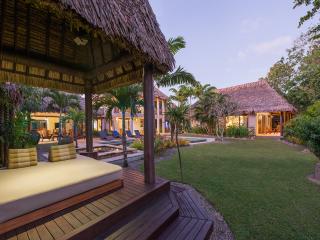 2 Bedroom Beachfront Grand Pool Residence