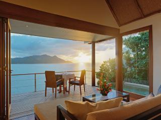 Island Plunge Pool Bungalow