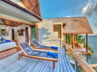 Island Plunge Pool Bungalow