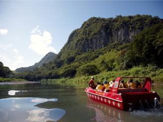 Sigatoka River Safari - Commentary stop