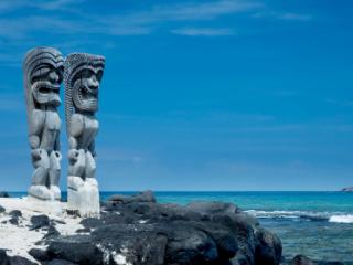 Hawaii Island, Tikis at place of refuge national park