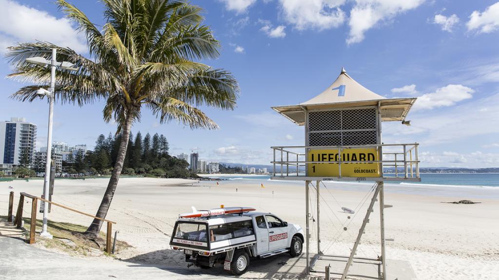 Rainbow Bay Beach Surf Club And Tower