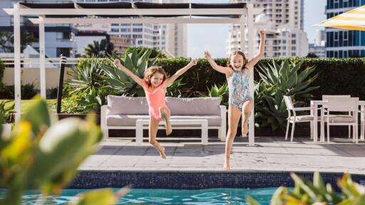 Novotel Surfers Paradise - Kids in Pool