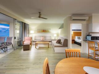 1 Bedroom Deluxe Coral Sea View Lounge