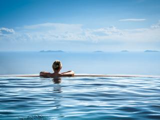 Luxury in Infinity Pool