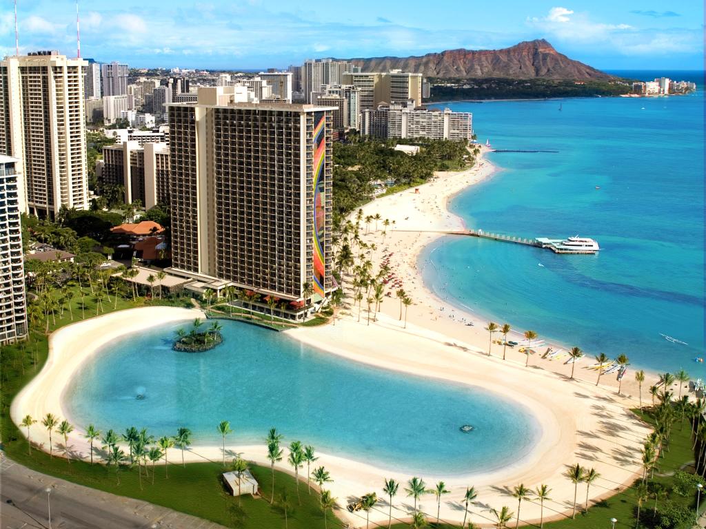 Rainbow Tower and Shopping - Picture of Hilton Hawaiian Village Waikiki  Beach Resort, Oahu - Tripadvisor