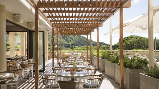 Deck Pool Bar & Grill
