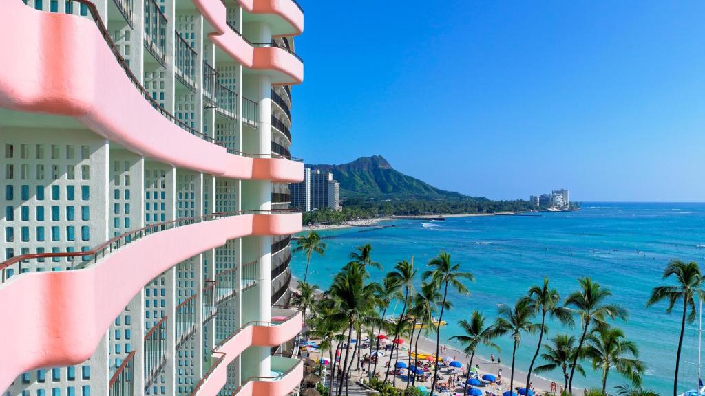 The Royal Hawaiian, a Luxury Collection Resort Packages