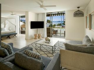 Two Bedroom Pool Ocean View Suite -  Lounge Area