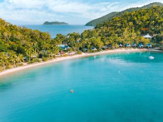 Long Island Palm Bay Resort (Copyright Tourism and Events Queensland)