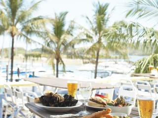 Twin Island Escape - Marina Tavern at Hamilton Island