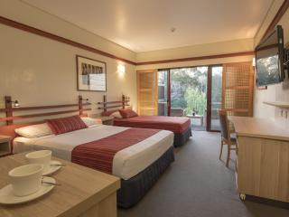 Kingfisher Bay Resort Bedroom