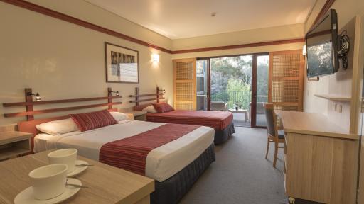 Kingfisher Bay Resort Bedroom