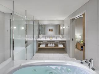 Suite Bathroom