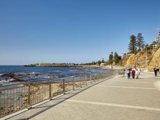 Blue Mile Pathway, Wollongong - Destination NSW