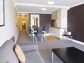 2 Bedroom Courtyard - Living