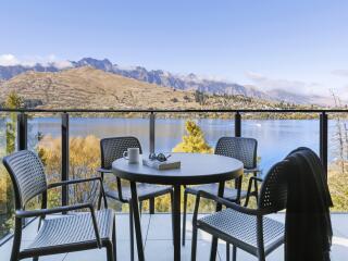 Lake View Premier Apartment Balcony