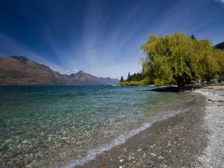 Lake Wakatipu View in front of Peppers Beacon